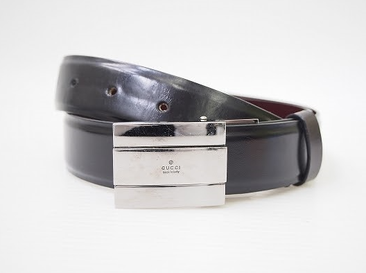艶のあるブラックにシルバーのバックルがスタイリッシュなグッチ GUCCIのメンズ 用ベルトを買取させて頂きました。