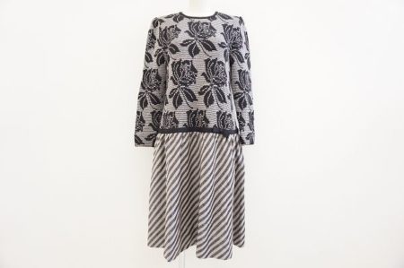 上品さはそのままに、個性が発揮できる斉藤都世子のニットワンピースを買取いたしました