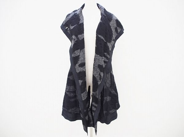 色んな角度から垣間見える美しいデザイン、エイココンドウのベストを買取いたしました