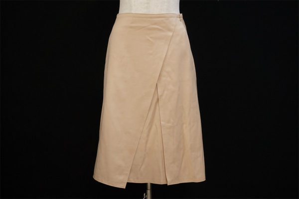 どの角度から見ても美しいシルエット、フォクシーのスカートを買取いたしました