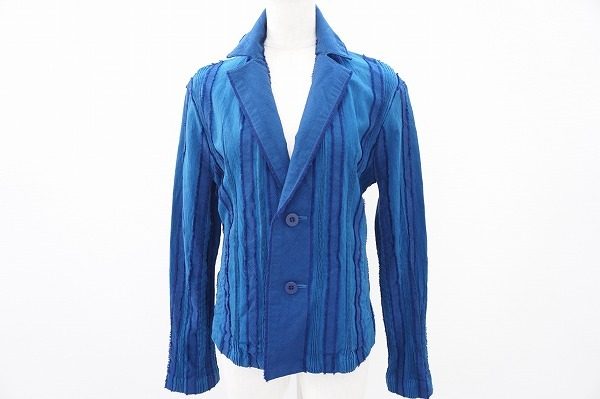 スマートでかっこいい女性を演出、イッセイミヤケのジャケットを買取いたしました