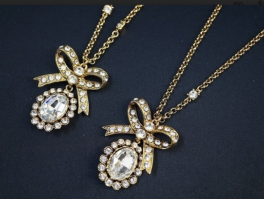 長めのゴールドチェーンにラインストーンがあしらわれリボンモチーフが可愛らしいネックレス2点セット！ ワンダフルワールド WONDERFUL WORLD