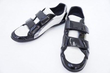 バイカラーがおしゃれなプラダスポーツのベルクロスニーカーを買い取りました