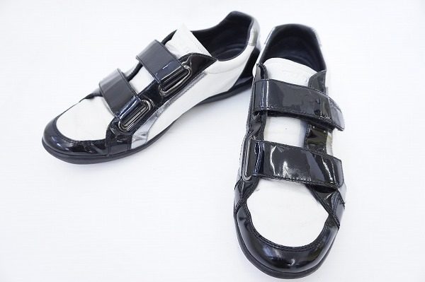 バイカラーがおしゃれなプラダスポーツのベルクロスニーカーを買い取りました