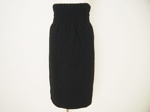 美しくみせながらもリラックスした着心地、斉藤都世子のスカートを買取いたしました