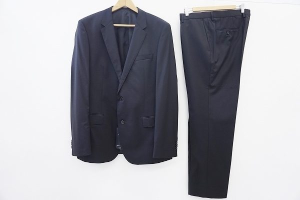 ラグジュアリー感たっぷりなヒューゴボスのスーツを買取いたしました