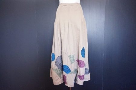 裾さばきも楽しい！イオコムイオセンソユニコのスカートを買取いたしました