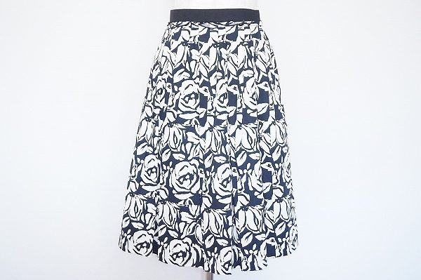 大胆プリントが目を引くユキトリヰのプリーツスカートを買い取りました