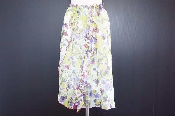 お花のように可憐なユキトリヰの花柄スカートを買い取りました
