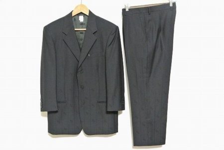 優雅なブラック！ジャンニヴェルサーチのスーツを買い取りました