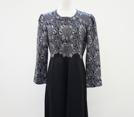 黒にシルバーの花柄刺繡がエレガントな斉藤都世子のマキシ丈ニットワンピースを買取させて頂きました。