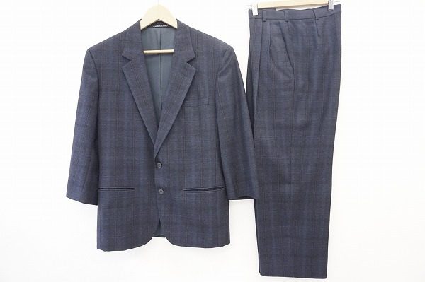粋に着こなしたいジャンニヴェルサーチのパターンドスーツを買い取りました