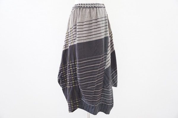ユニークなシルエットが可愛い慈雨センソユニコのスカートを買い取りました