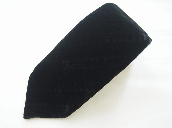 細かな遊び心があるジョルジオアルマーニのネクタイを買取いたしました