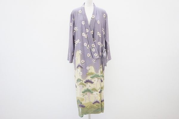 繊細な色味と日本柄で着物のようなワンダフルワールドの羽織りを買取いたしました