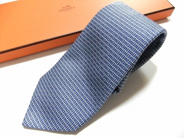 青のニュアンスが美しいエルメスのネクタイを買い取りました