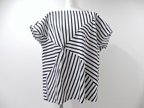 一捻りあるボーダーデザイン、レリアンのカットソーを買取いたしました