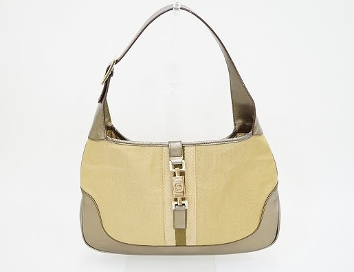 落ち着い柔らかい色味がどんなコーディネートにも臨機応変に対応可能なグッチ GUCCIのショルダーバッグを買取させて頂きました。