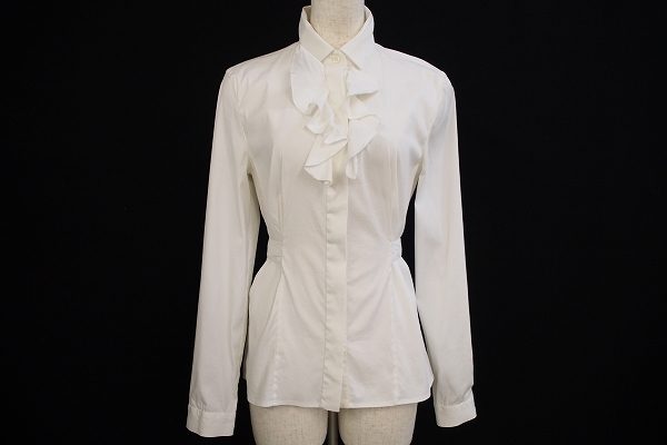 ストレッチのある生地がうれしいプラダのフリルシャツを買い取りました