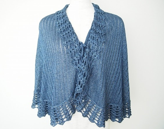青のリブニットにラメとレース編みがエレガントな雰囲気のボレロ！サイトウトヨコ 斉藤都世子