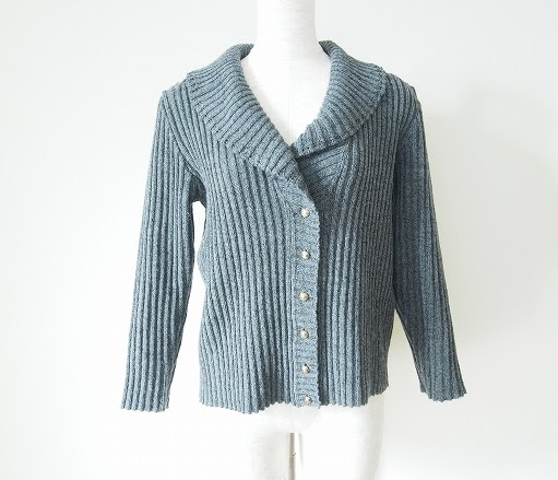 コーディネートに奥行きを出しおしゃれ上級者に魅せるリブニットカーディガン！斉藤都世子