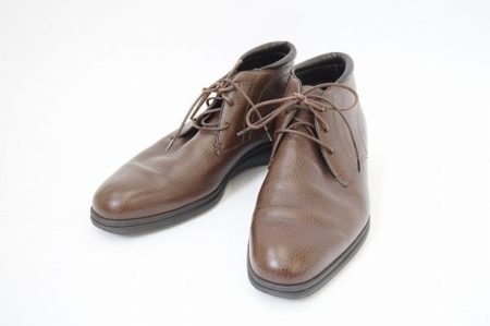 まるで靴を履いていないかのような履き心地、ア・テストーニのチャッカブーツを買取いたしました