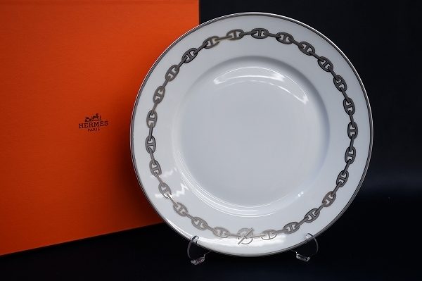 シンプルで飽きの来ないエルメスのシェーヌダンクル プレートを買取いたしました