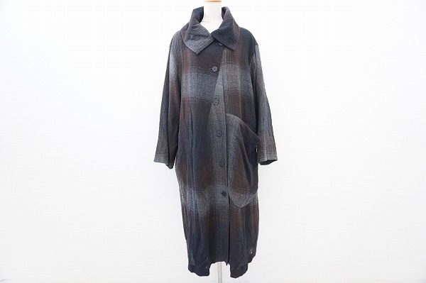 暗めの色調が素敵な慈雨センソユニコのコートを買い取りました