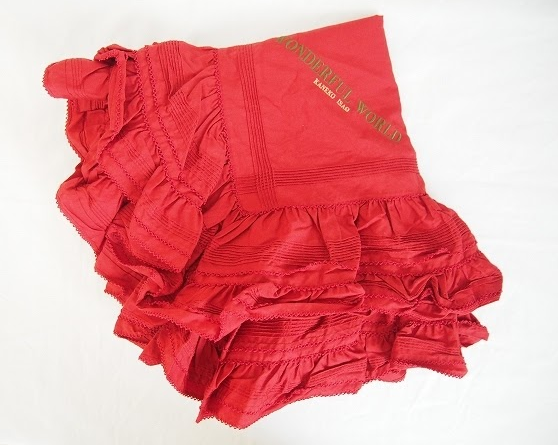 鮮やかなな赤のワントーンに大ぶりのフリルが女性らしい大判ショール！ワンダフルワールド カネコイサオ WONDERFUL WORLD KANEKO ISAO