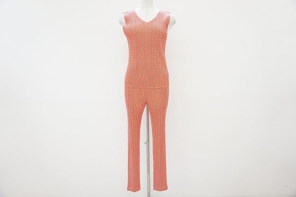 軽やかに着られて美しいプリーツプリーズのセットアップを買取いたしました