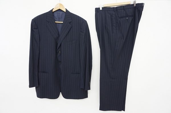 ラグジュアリーな質感と着心地が味わえるエルメネジルドゼニアのスーツを買取いたしました