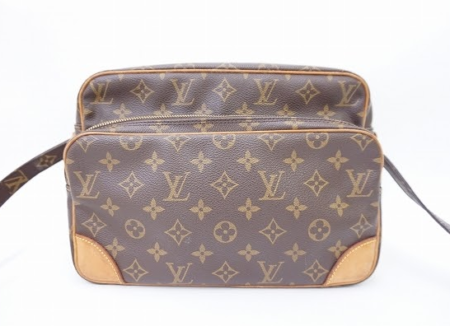 モノグラムをベルトにもあしらい高級感溢れるルイヴィトン LOUISVUITTONのレディース用ショルダーバッグを買取させて頂きました。
