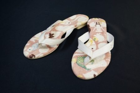 ラフなサンダルこそシャネルの素敵なデザインで決める！シャネルのビーチサンダルを買取いたしました