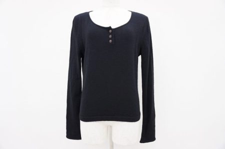 着心地・肌触り・シルエットともに満点、シャネルのセーターを買取いたしました