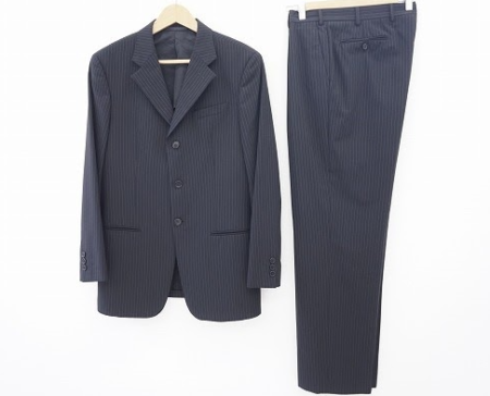 ビジネスウエアに特化したアルマーニコレツィオーニ ARMANICOLLEZIONIならではの気品を感じるシングルスーツを買取させて頂きました。