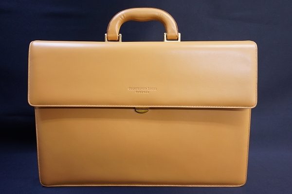 ビジネスマンの優秀なパートナー、ジャンフランコロッティのブリーフケースを買取いたしました
