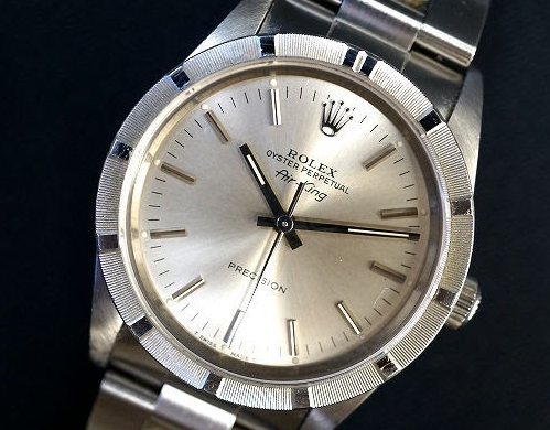 ロレックス ROLEXのロゴとシルバーの輝きがスタイリッシュなメンズ用の腕時計エアキングを買取させて頂きました。
