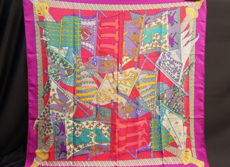 マルチカラーでコーディネートのアクセントになるエルメス HERMESのスカーフを買取させて頂きました。