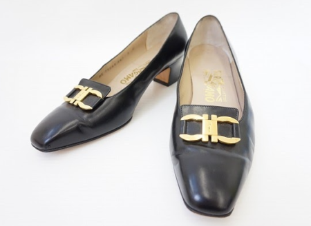 ブラックレザーが上品な艶やかな足元を演出してくれるパンプス！サルヴァトーレ・フェラガモ Ferragamo