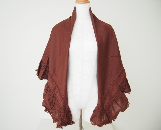 フリルが付いて大人フェミニンなブラウンの大判ストール ！ワンダフルワールド カネコイサオ WONDERFUL WORLD KANEKO ISAO