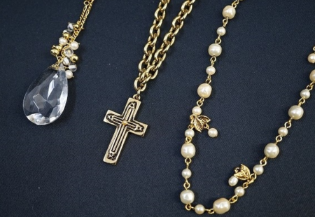 ゴールドチェーンにパールやクロスモチーフのシンプルなネックレスの3点セット！カネコイサオ KANEKO ISAO