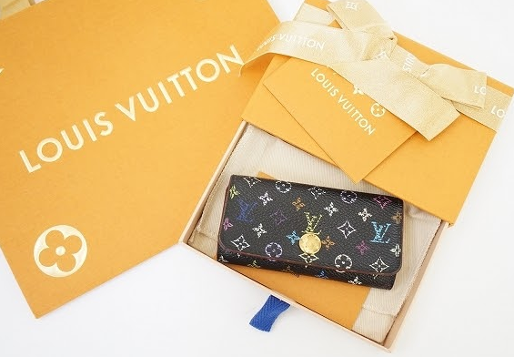 カラフルなモノグラムデザインが可愛く大人フェミニンな4連キーケース！ルイ・ヴィトン LOUIS VUITTON