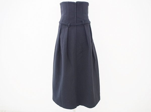 メリハリのあるスタイルに決まる、コムデギャルソンのスカートを買取いたしました