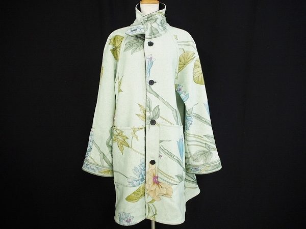 二つの顔が楽しめる、レオナールのコートを買取いたしました