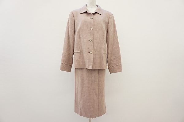 今すぐ使えるコサージュつき!レリアンのスカートスーツを買い取りました