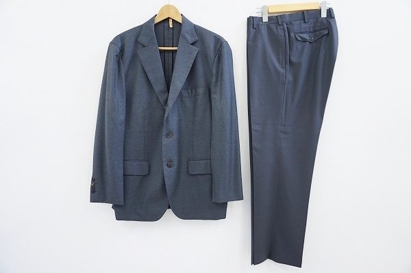 高級感あるこだわりスーツ、パパスのスーツを買取いたしました