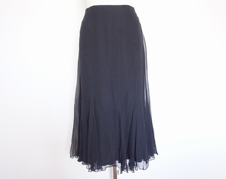 シルク仕様で軽く触り心地の良いブラックのスカート！サルヴァトーレ・フェラガモ Ferragamo