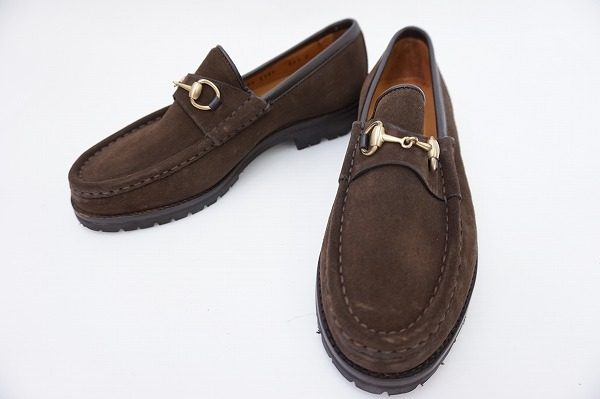 上品さとあたたかみを感じるグッチのスエードビットローファーを買取いたしました