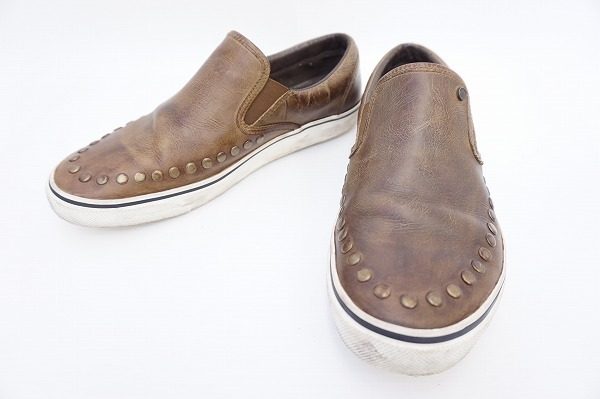 同色系のスタッズつきがスタイリッシュなディーゼルのスリッポンを買い取りました