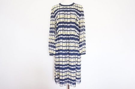 大人可愛らしく綺麗に着こなす、レリアンのプリーツワンピースを買取いたしました